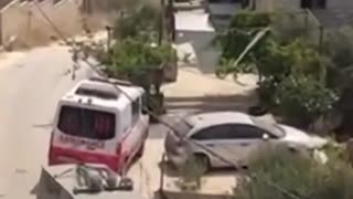 Palestino es atado a un jeep militar