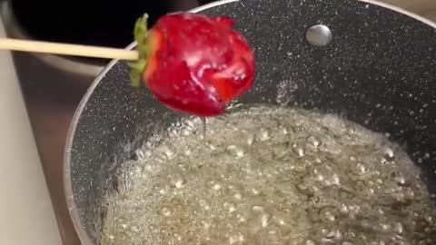 This strawberry trick is so cool 😍🤯