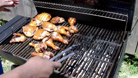 How to make perfect BBQ chicken: cooking on a Char-griller grill. #Charcoal