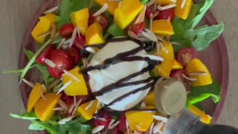 how to make mango burrata salad at home