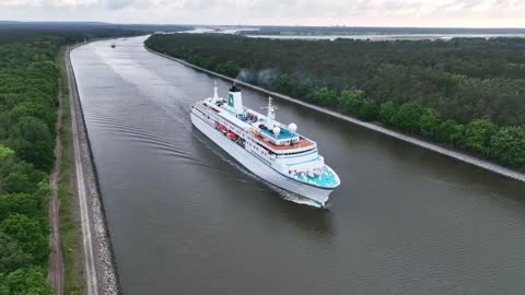 Ex TV-Traumschiff MS Deutschland | Ankunft in Swinemünde und Weiterfahrt im Kaiserkanal nach Stettin