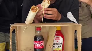 C’est le pire mélange jamais fait mdrr Coca et wrap qui fait ca