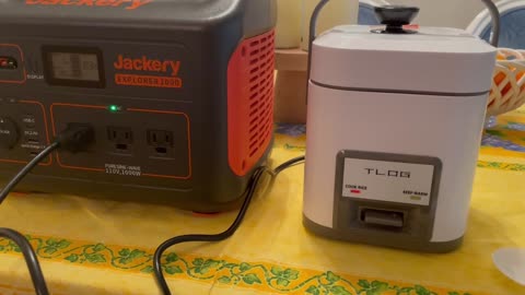 TLOG Rice Cooker Running off of Jackery Explorer 1000 Solar Generator