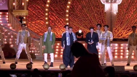 It's Happening! Aamir vs. Salman vs. SRK Dance Battle! Set the Stage on Fire with Naatu Naatu.