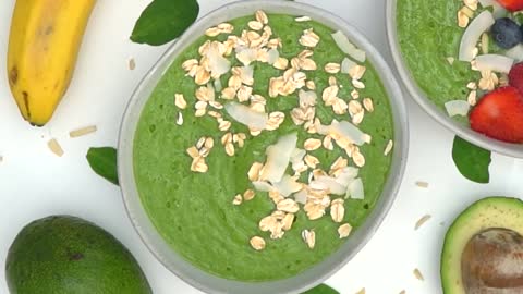 How to Make Green Smoothie Bowl - Sweet and Savory Meal