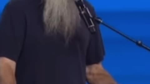 Phil Robertson tried to save a man before he was stabbed in a bar