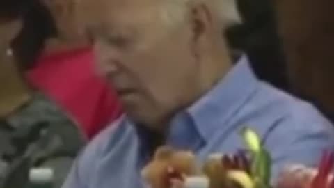 During his meeting with victims of Maui fires in Hawaii, Biden seems to have dozed off