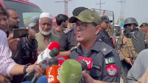 SP Warsak Arshad Khan's briefing at the crime scene