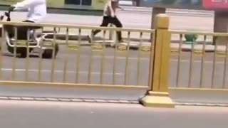 [CHINA] Chinese Man SMASHES Propaganda Boards