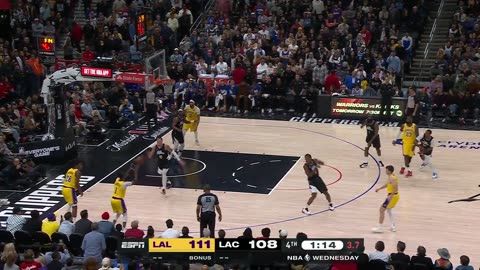 NBA - DLo puts the Lakers up 6 late! LAL-LAC