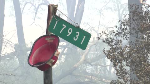 Teams scour for fire survivors near Oregon border