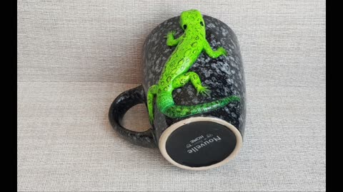 Gift cup with realistic lizard figurine. Birthday gift mug with polymer clay decor by Annealart.