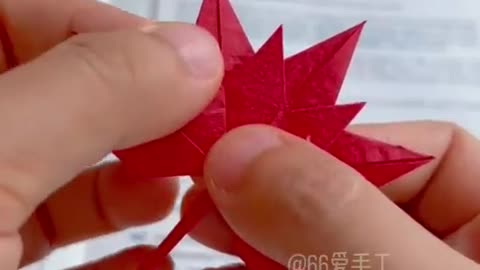 Hand-folded maple leaf bookmarks, It looks complicated but is actually very easy