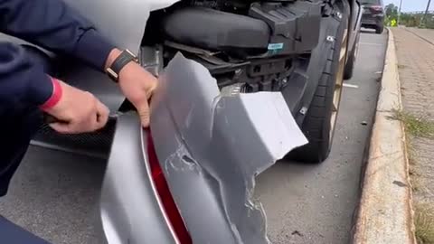 Car accident, cut the damaged automotive sheet metal to repair the car.