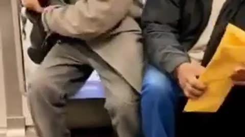 man knocked out on NYC subway
