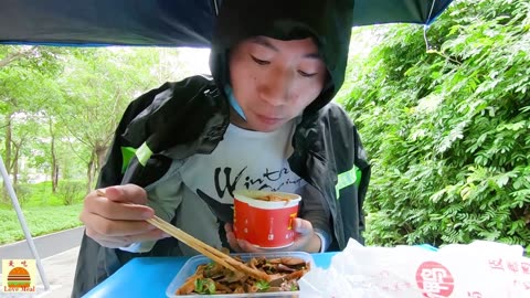 2 packs of snail powder with chili oil, rain will not delay the meal, noodles with