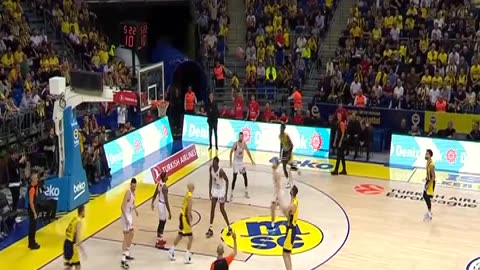 Fenerbahce Istanbul 79-77 win over Olympiacos in the Euro league fixture