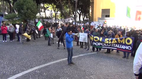 Manifestazione No Green Pass Pesaro - Piazza Lazzarini 15 ottobre 2021