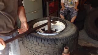 The Dans FJ40 #71 - Tire changing time.