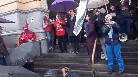 Professor Ian Brighthope speaks at a freedom rally in Melbourne 17th September 2022