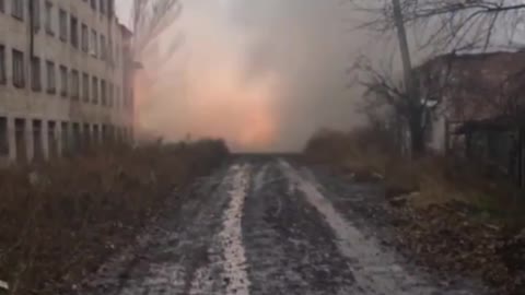 Ukrainian artillery fires from a residential area