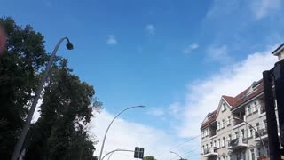 Himmel in Berlin am 17.08. 2023 um 13 Uhr