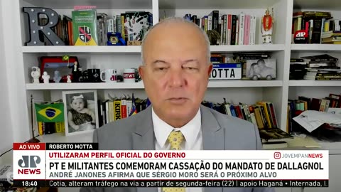 PT e militantes comemoram cassação do mandato de Dallagnol