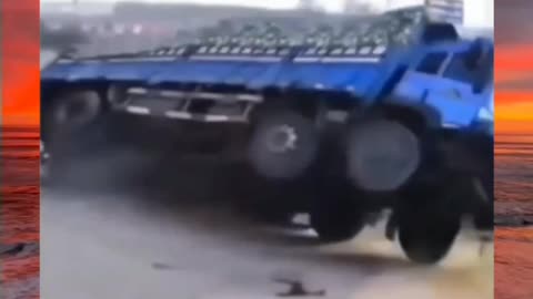 Funny videos that will make your day- a man funnily runs out of his overturned vehicle😂😂