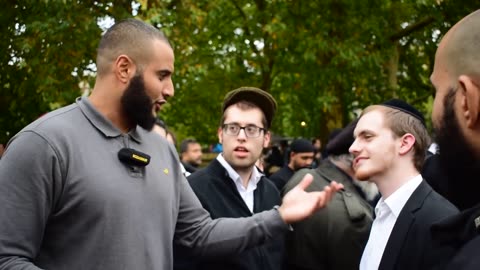 Jewish Police!? Mohammed Hijab Vs Jewish Visitors | Speakers Corner | Hyde Park