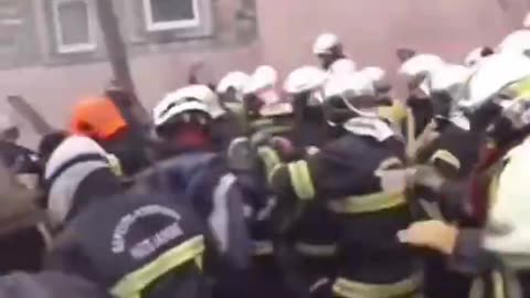 FRENCH POLICE & FIRE FIGHTERS GO AT IT?? MADNESS