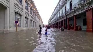 Heavy rains lash Cuba, flooding streets and homes