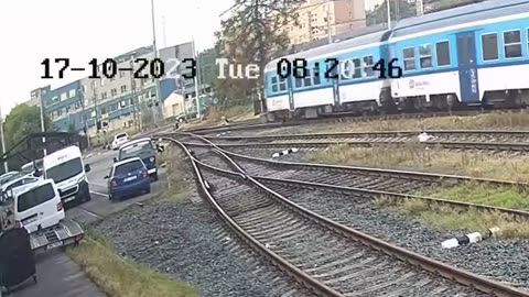 Train from Czechia hits inattentive Polish trucker