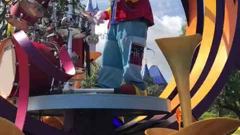 M-I-C-K-E-Y DisneyLand Parade