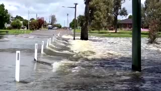 Evacuation warning as flood waters rise in Australia