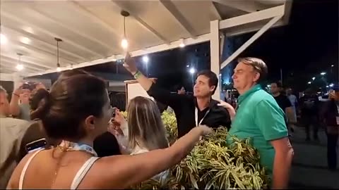 comment Jair Bolsonaro est reçu par le peuple brésilien n'importe où il va