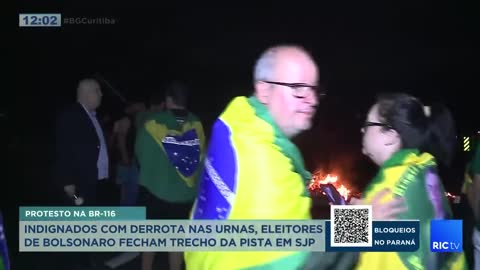 Caminhoneiros bolsonaristas fazem protestos e fecham estradas pelo Brasil