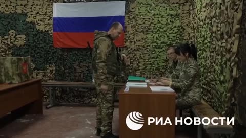 Russian soldiers stationed in the DPR have started early voting in the Russian presidential election