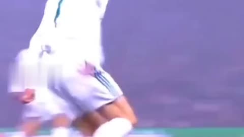 Ronaldo's Signature Dribbling Techniques for Success"