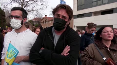 Javier Bardem protests outside Russian embassy