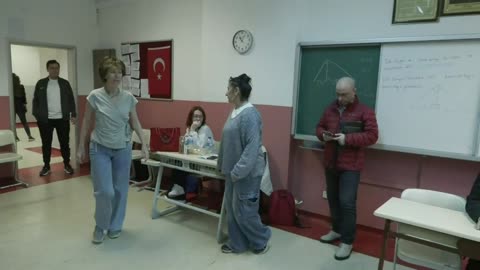 Turkish citizens cast their ballots in the first-ever presidential run-off election