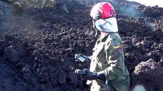 Military monitors toxic gas from La Palma volcano