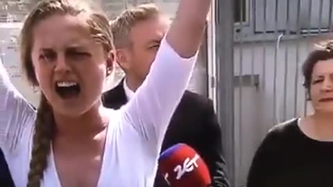 Polish Liberal politician conducts a “minute of screaming” to oppose the Russian invasion of Ukraine