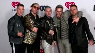 Stars show off prizes at iHeartRadio Music Awards