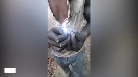 Rocks "capable of producing electric charges" found in Africa: can they really turn on a light bulb