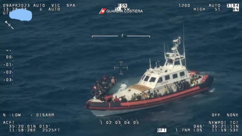 1,200 people in danger on two boats in the Mediterranean