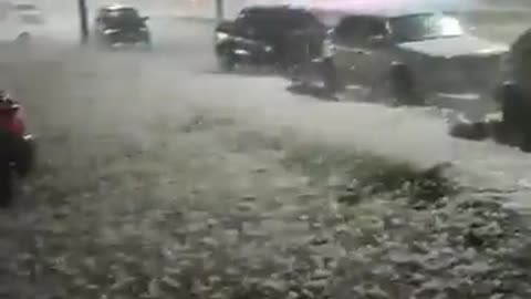 Brazil: A strong storm with HAIL causes havoc today in Bagé-RS. Highly unusual in BraZil.