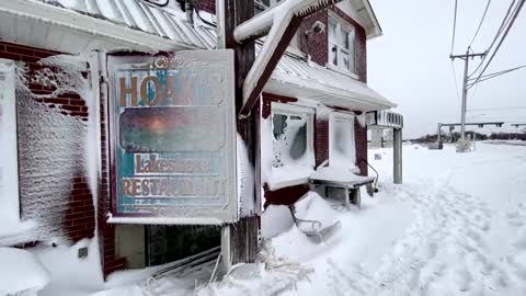 Freezing weather smothers Lake Erie eatery in icicles