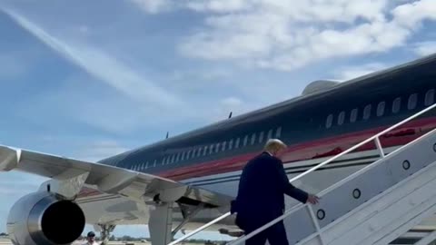 Trump departs for Iowa!