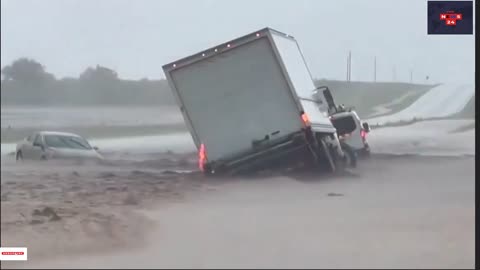 Flash floods inundate Texas highway