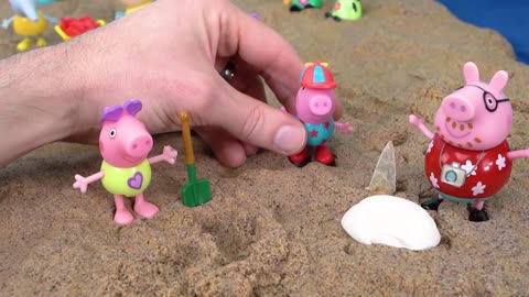 Peppa Pig at the Beach finds Dinosaur Fossils Toy Learning Video for Kids!